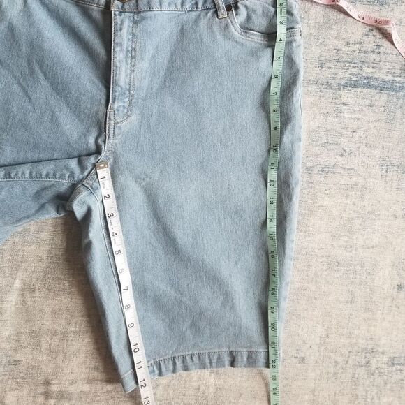 Womens Light Wash Blue Denim Shorts Denim 24/7 Size 18W - Picture 4 of 5